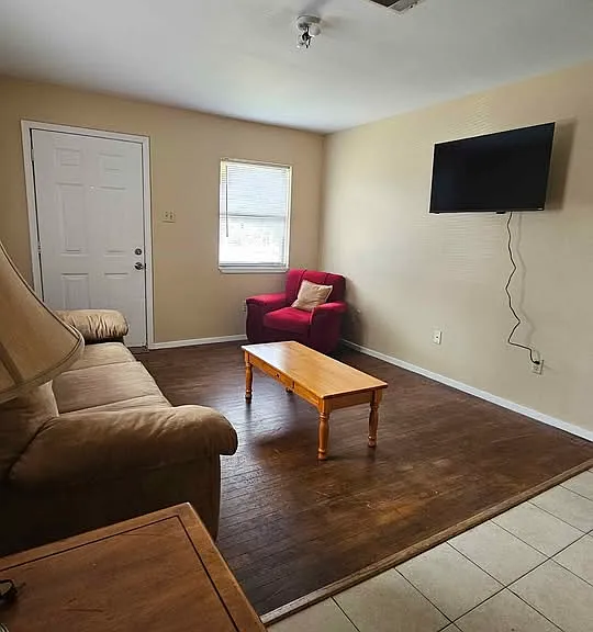 2700 Lincoln Ave — Photo 1