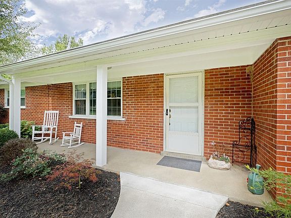 3rd image of 5712 Larkspur Dr
