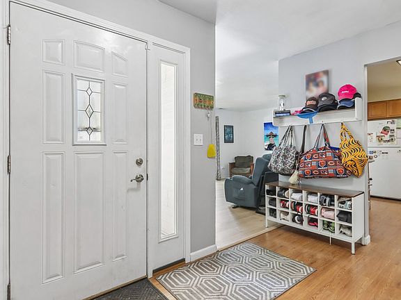 3rd image of 505 Gardiner Ct