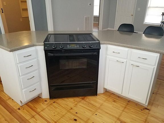 3rd image of 1717 Worth St