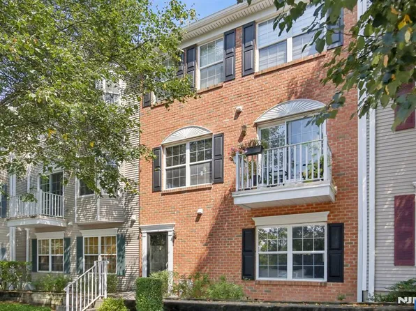 2130 Isabelle Ct, Mahwah, NJ 07430