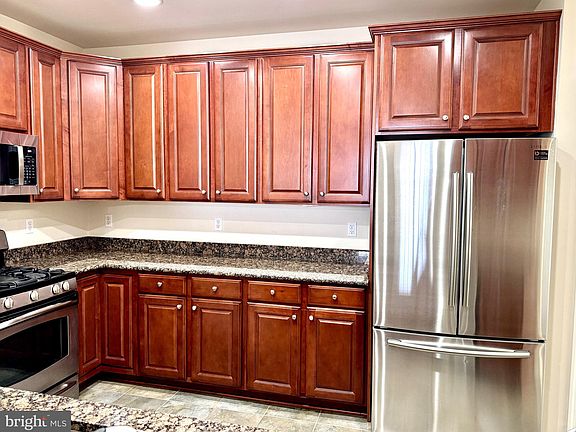 5th image of 621 Cobblestone Blvd Unit 205