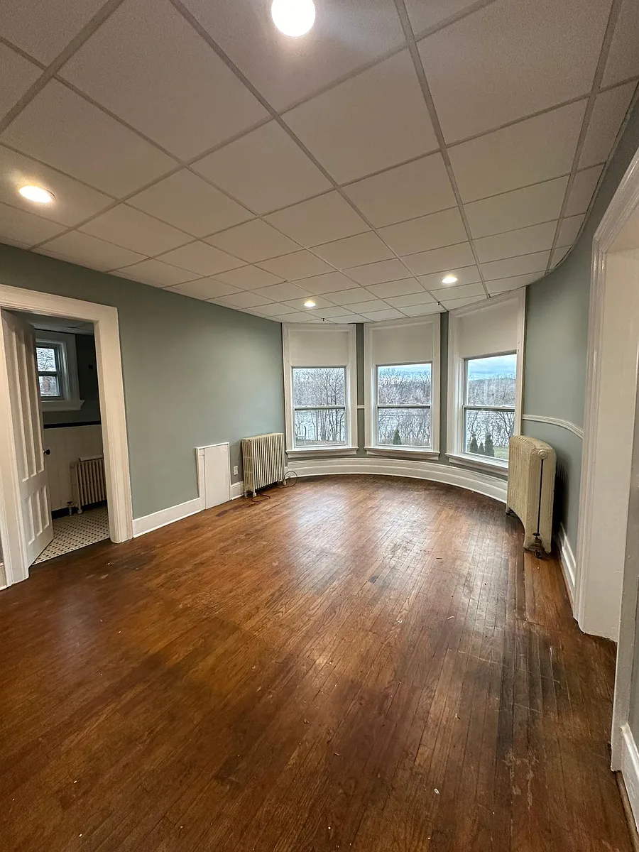 Building Photo - 166 2nd Ave #5
