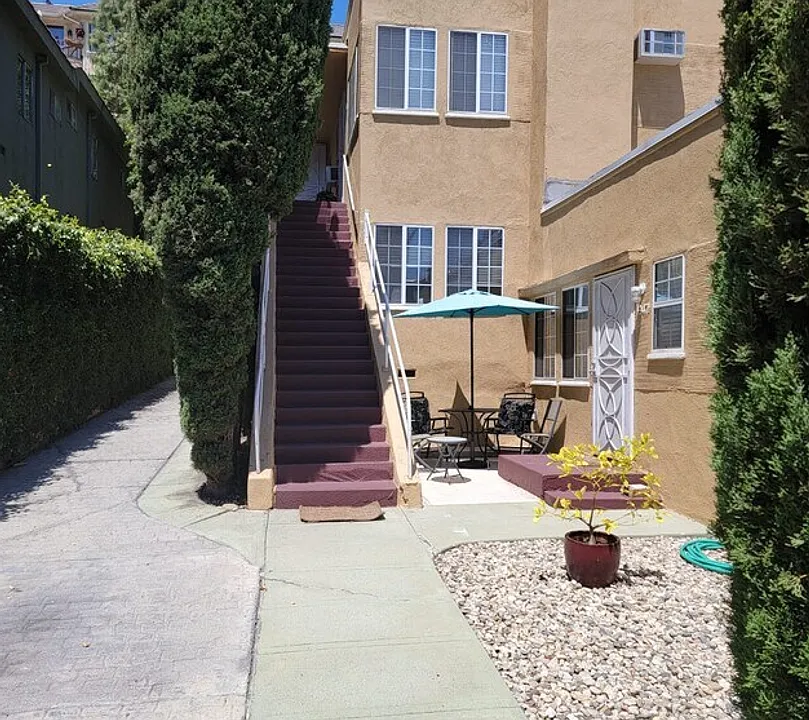 1947 N Wilcox Ave