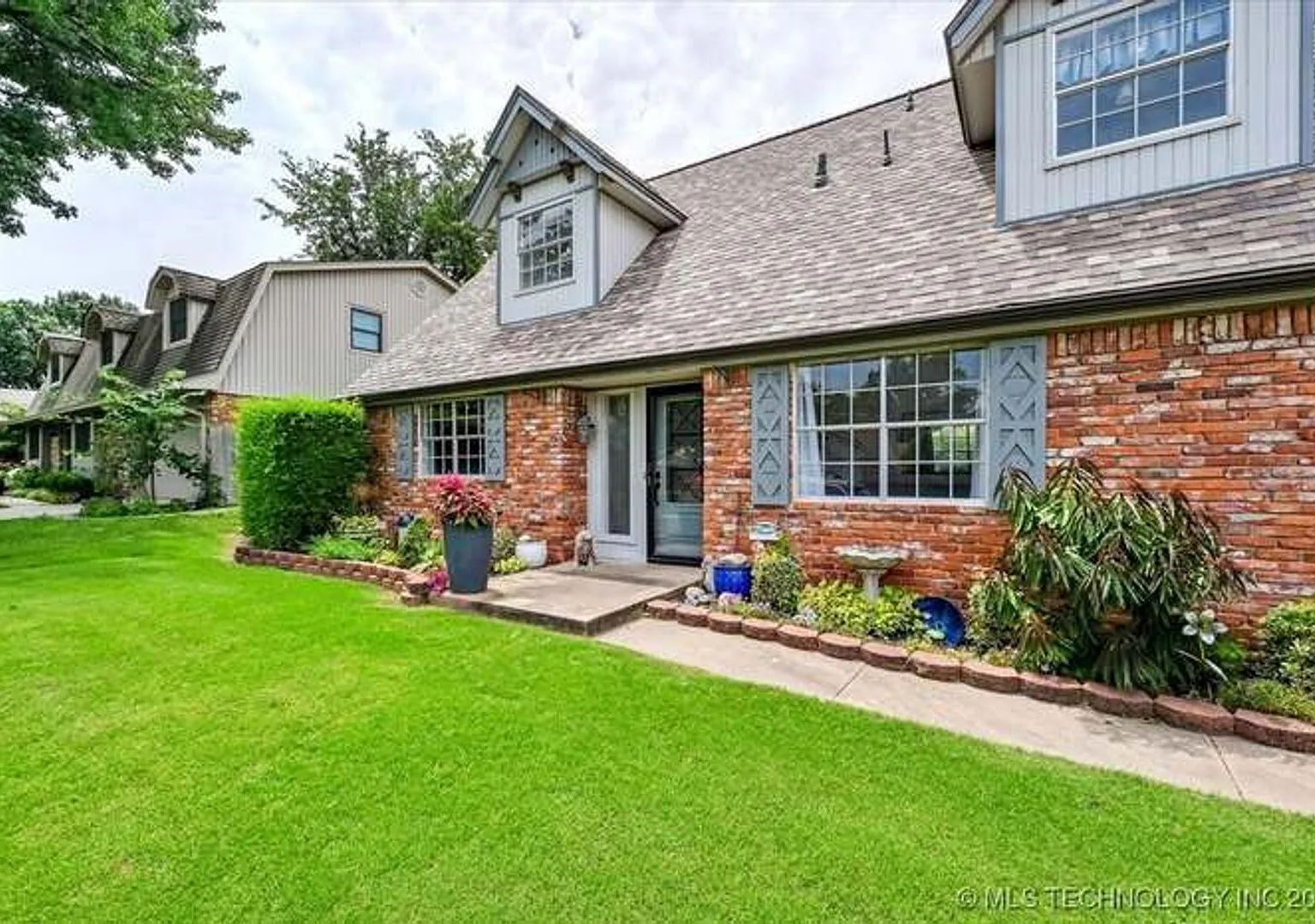 Discover this beautiful 4 bedroom, 2 bath home nested in the heart of Tulsa! — Photo 3