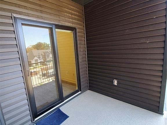 5th image of 110 Fergus Ave #323