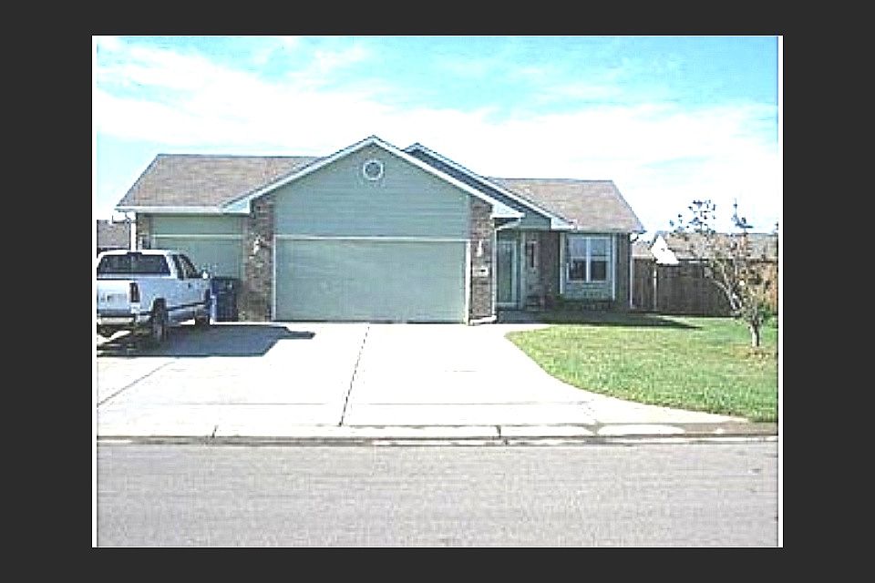 1st image of 1209 E Red River Dr