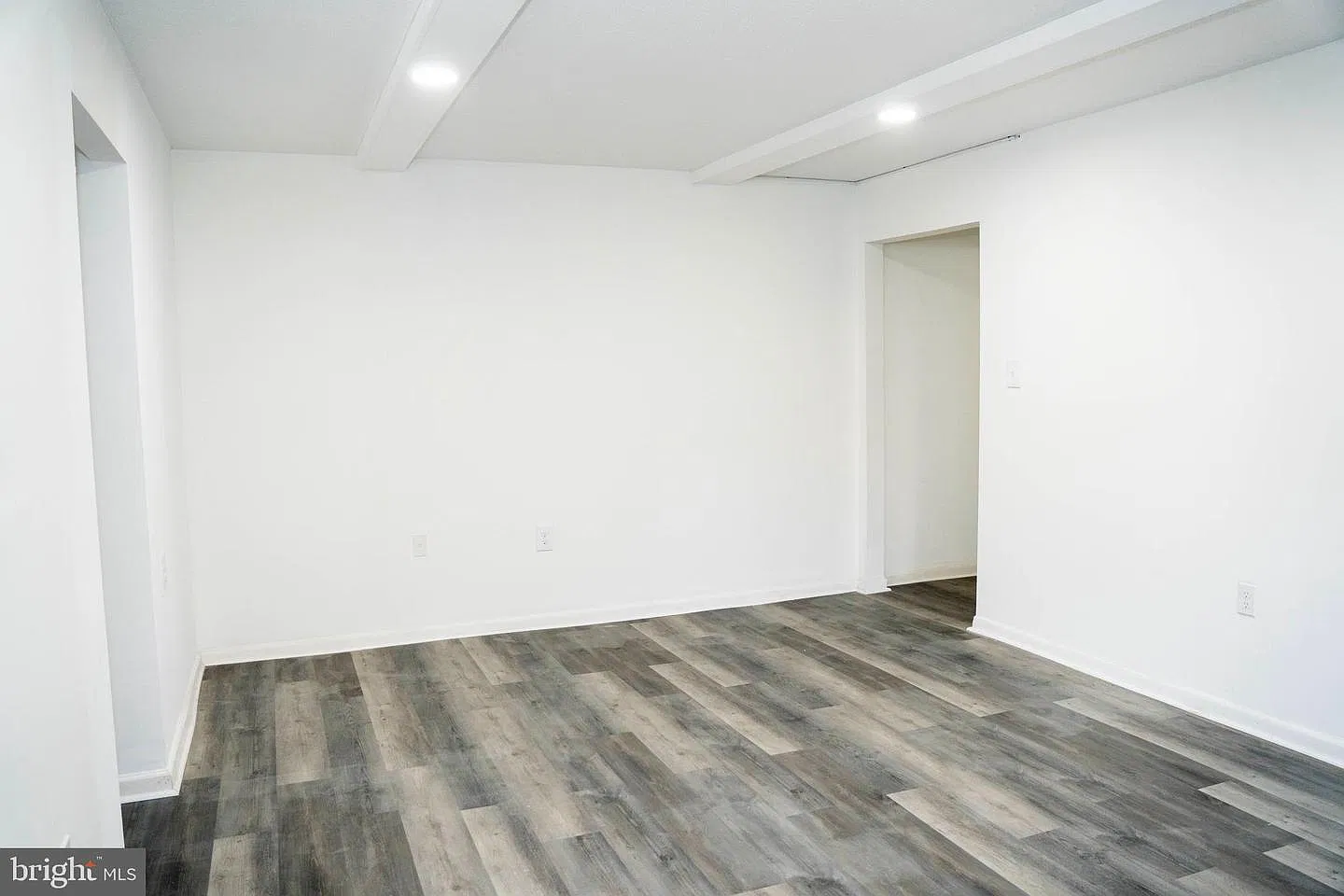 3 bed, 1305 sqft, $3,090 — Photo 4