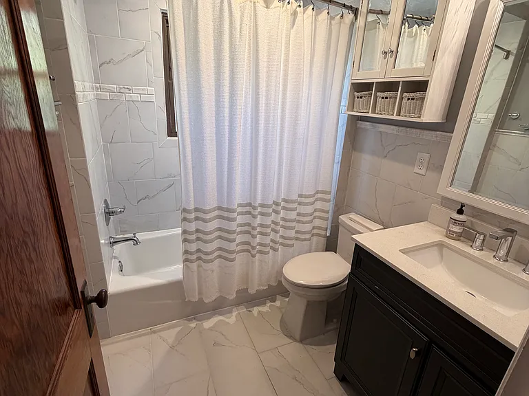 676 Elizabeth St — Photo 15