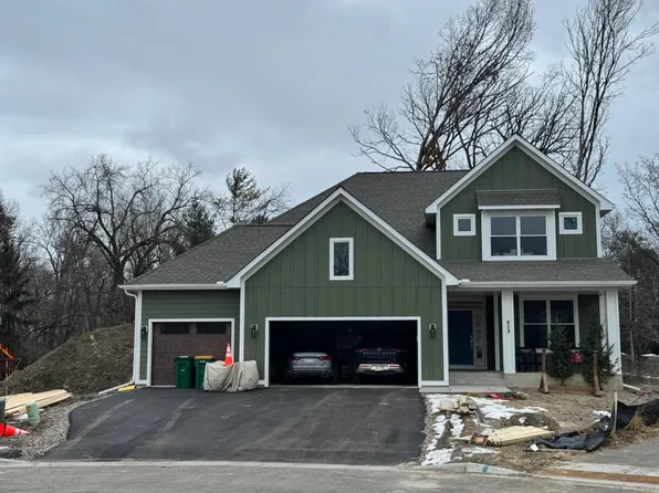 459 Bear Ct, Vadnais Heights, MN 55127
