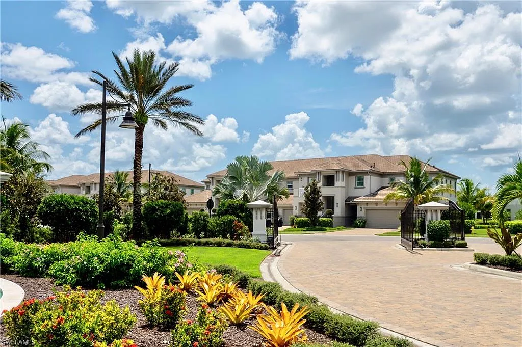 3 bed, 3.5 bath, 2600 sqft, $10,000 — Photo 2