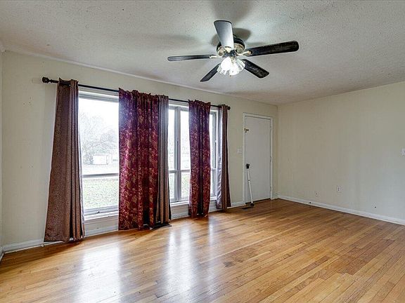2nd image of 807 Carden Ave