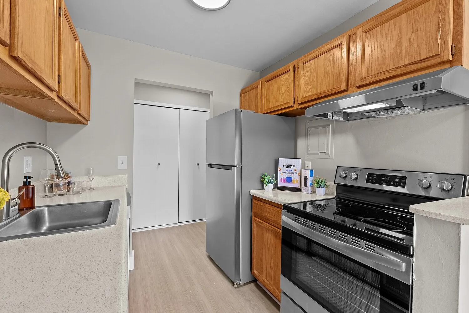 Sunnymede Apartments - Troy, MI — Photo 1