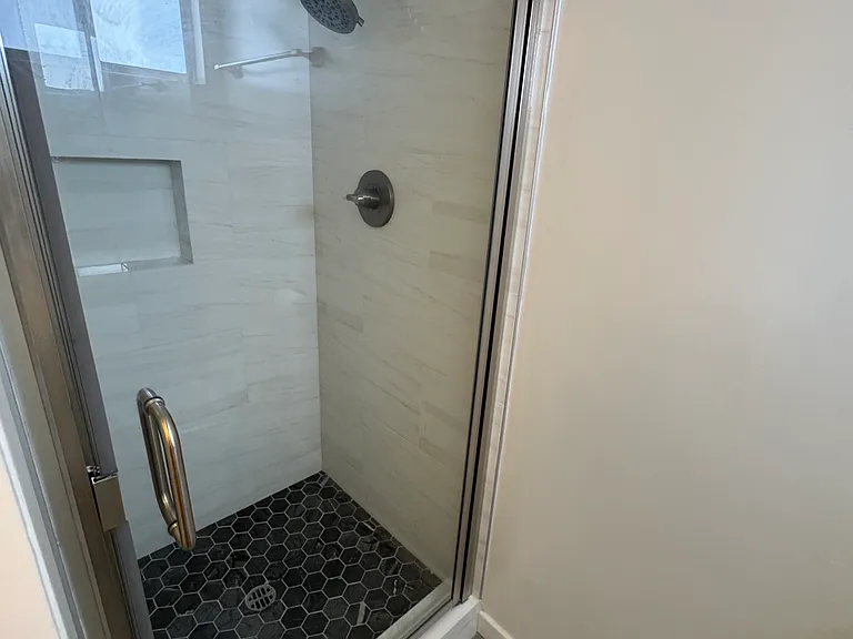 1275 S Barry Ave #5 — Photo 10