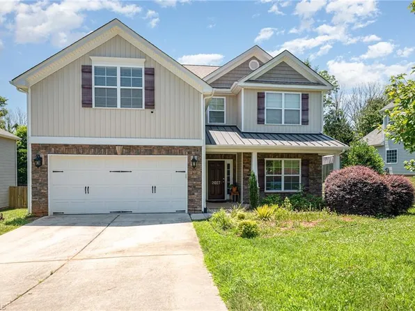 2027 Heron Pointe Dr, Whitsett, NC 27377
