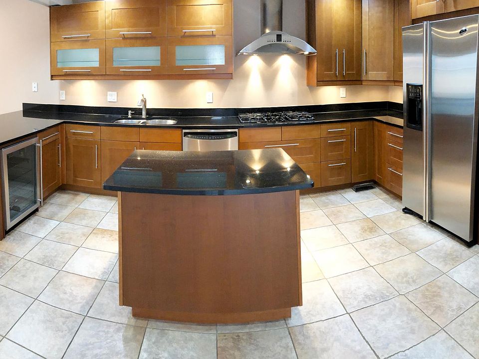 Fantastic kitchen to gather around. Granite countertops and GE Monogram appliances.