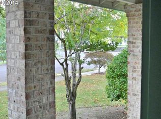 915 SE 33rd St, Troutdale, OR 97060