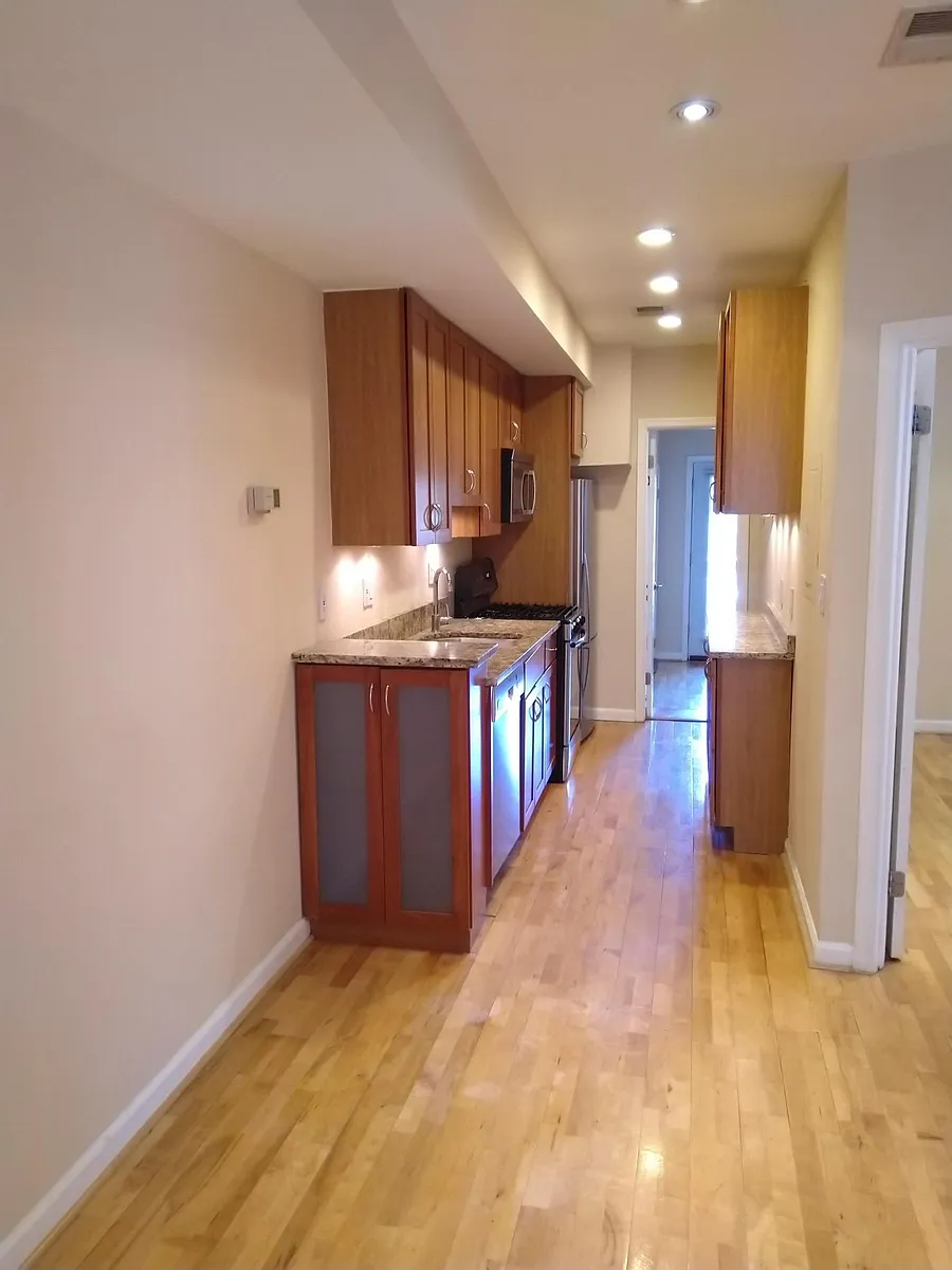 Building Photo - 3933 Davis Pl NW #1