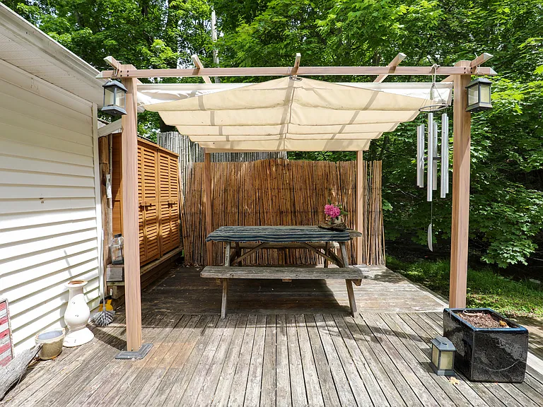 10 Fitzsimmons Ln — Photo 24