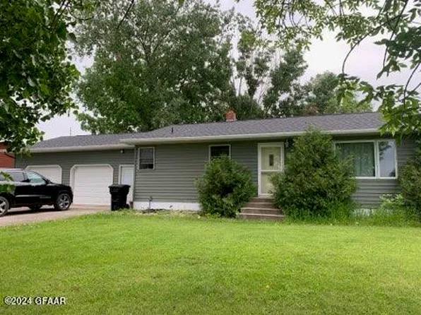 110 Adamsen Dr, Grafton, ND 58237