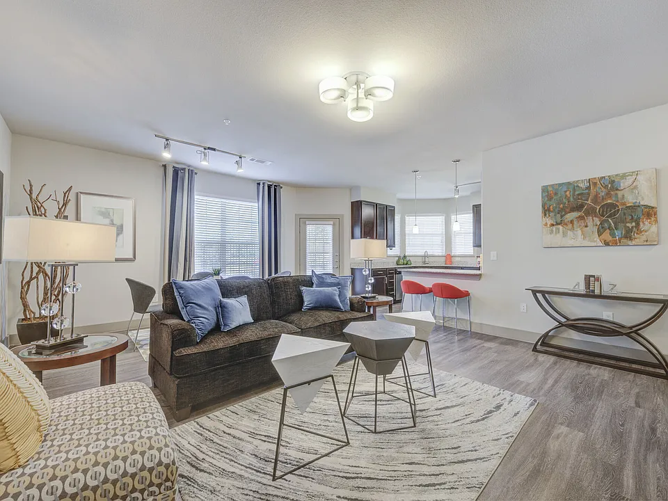 Lone Oak apartments community photo
