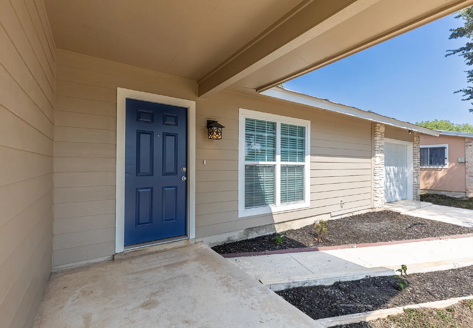 3 bed, 1.0 bath, 952 sqft, $1,200 — Photo 4