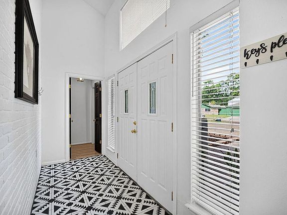 3rd image of 14946 Spring Lake Dr