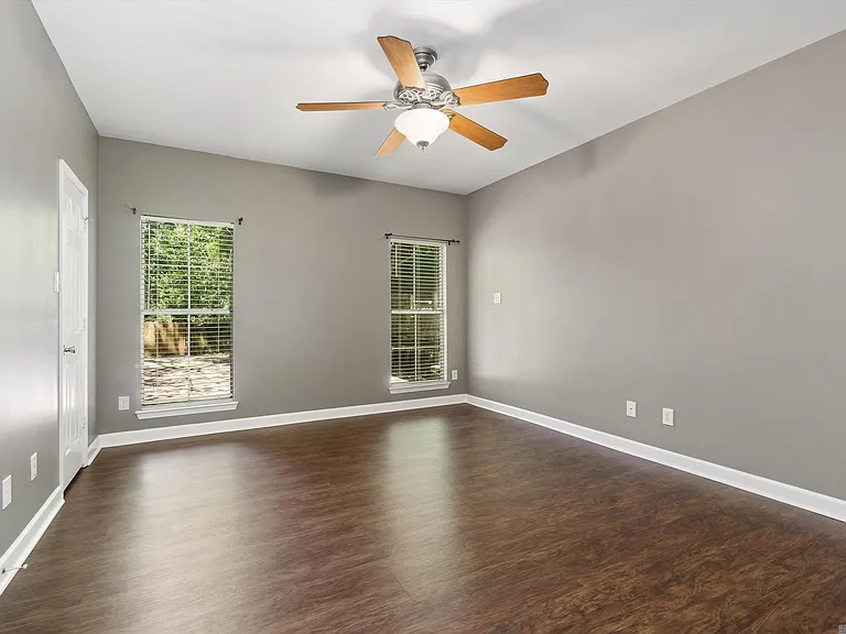 270 Stoney Creek Ave — Photo 9