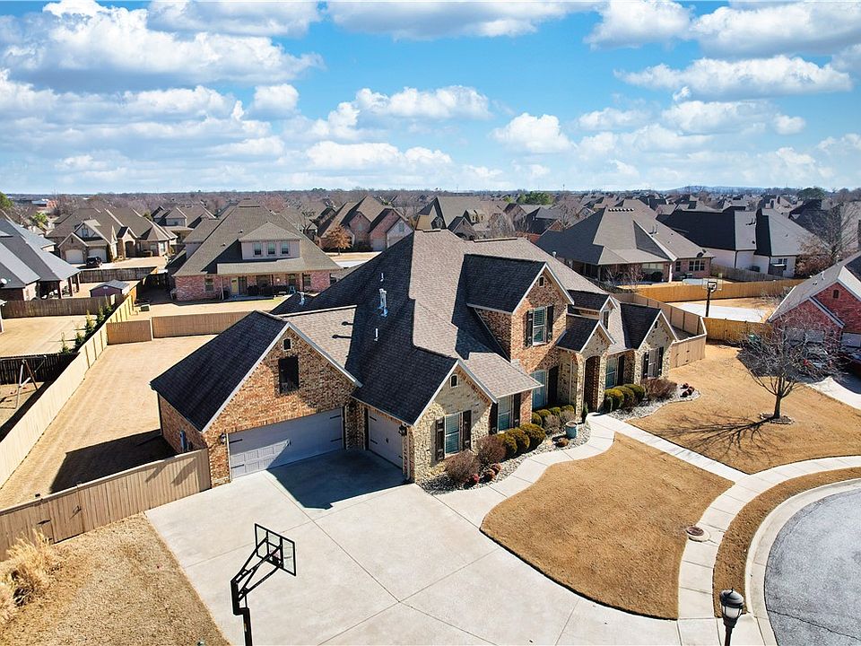 1st image of 4201 Woodview Dr