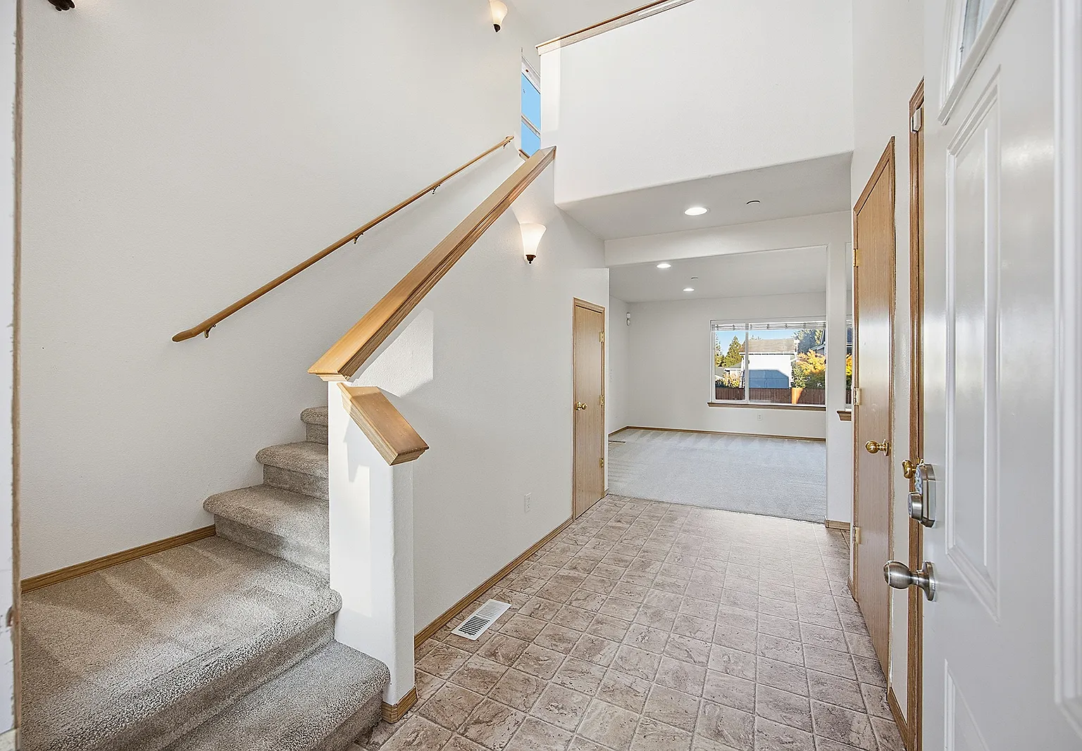 3 bed, 2.5 bath, 1600 sqft, $3,350 — Photo 2