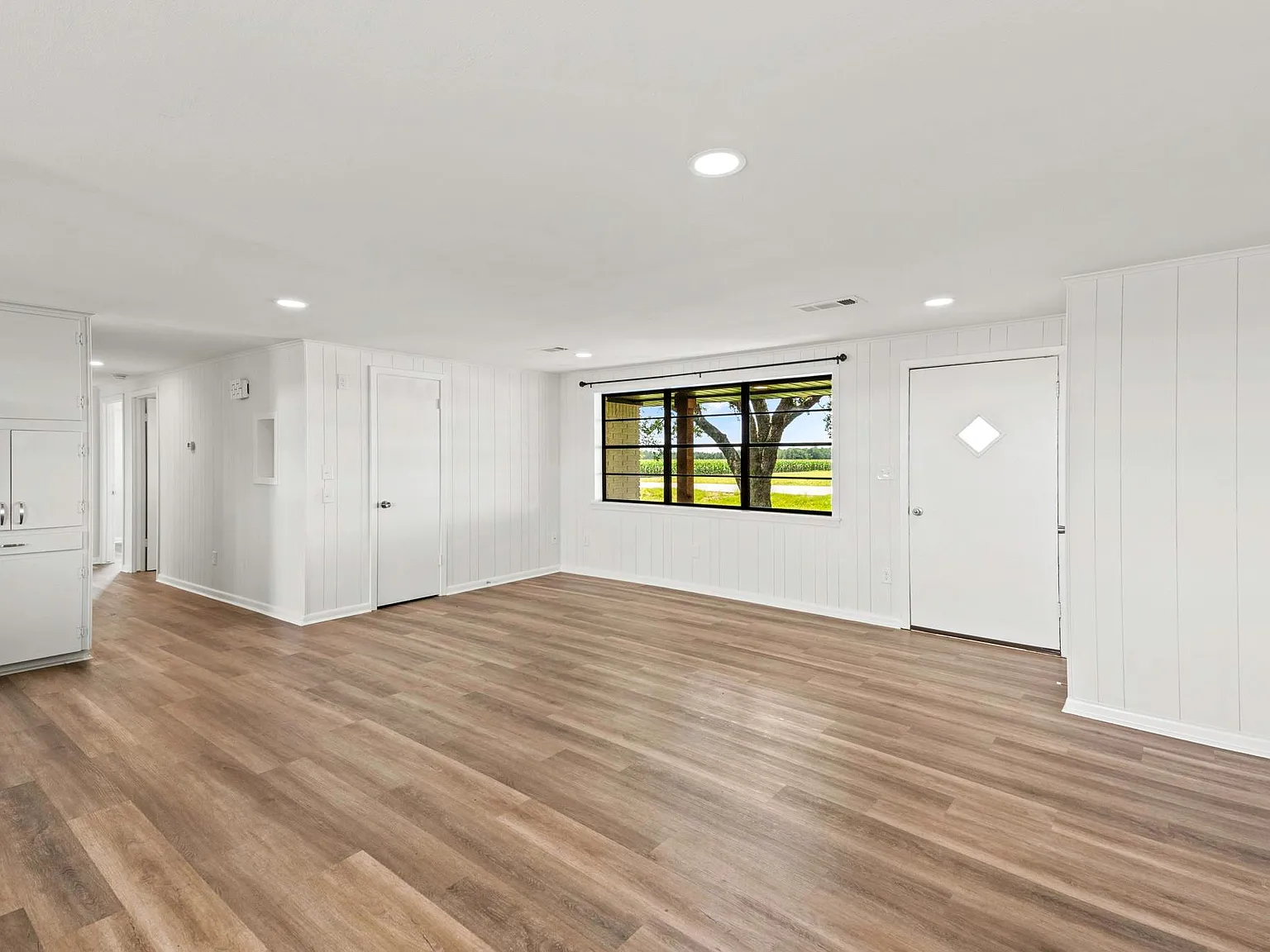 3 bed, 2.0 bath, 1578 sqft, $2,300 — Photo 4