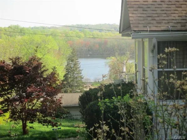 3771 Perry St, Jefferson Valley, NY 10535