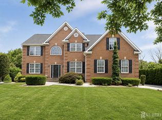 29 Bard Dr, Monroe Township, NJ 08831