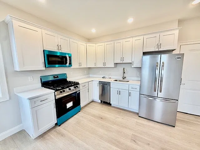 220 Winthrop St — Photo 1