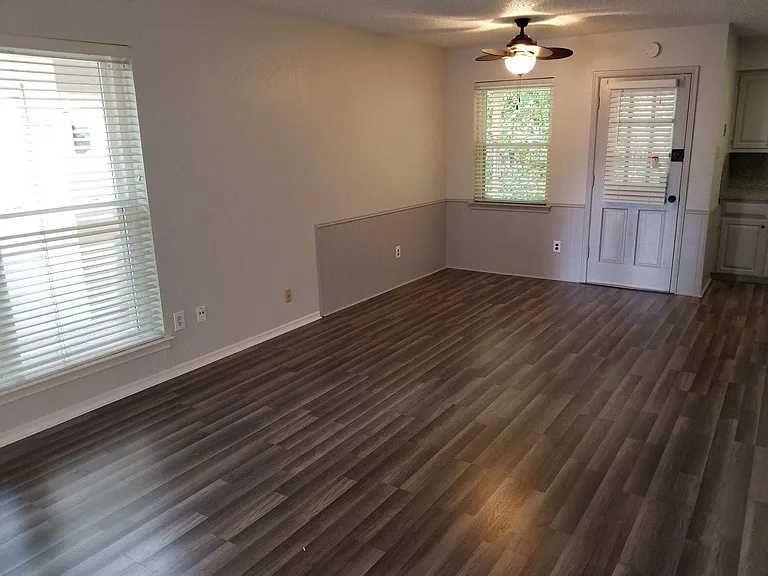 2430 Lakeview Cir — Photo 7