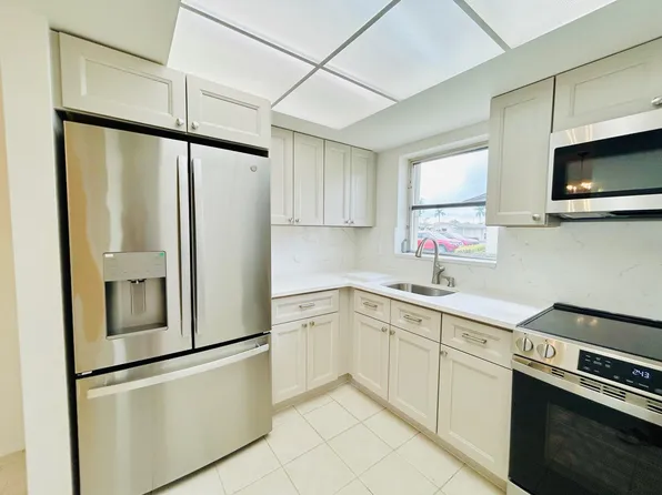 2878 Ashley Drive E #G, West Palm Beach, FL 33415