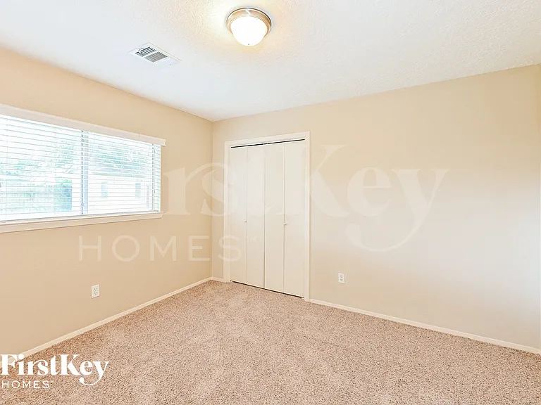 1518 Washington Dr — Photo 10