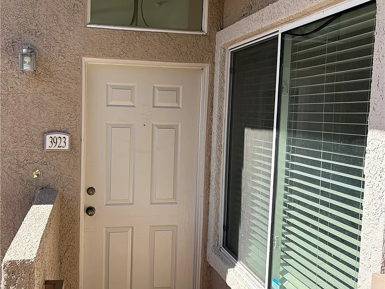 2305 W Horizon Ridge Pkwy #3923 — Photo 23