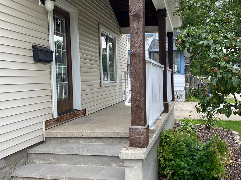 444 College Ave — Photo 3