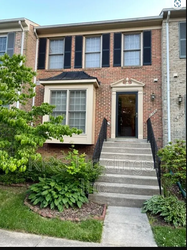 3 bed, 3.5 bath, 1372 sqft, $3,150 — Photo 1