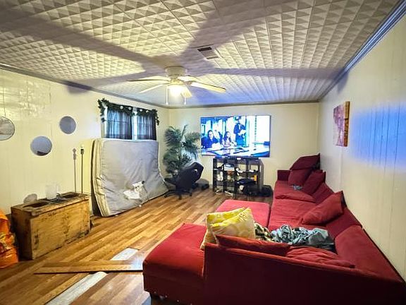 3rd image of 1313 Erin St