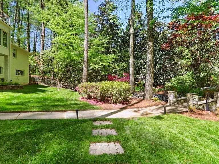1007 Somerset Dr NW — Photo 22