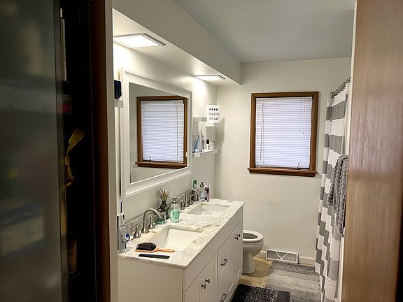 Bathroom - main level