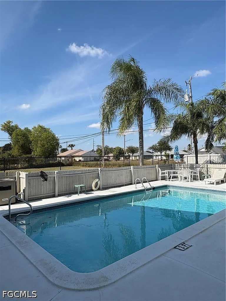 2 bed, 2.5 bath, 1153 sqft, $1,975 — Photo 3