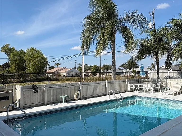 1005 SW 48th Ter #8 — Photo 3