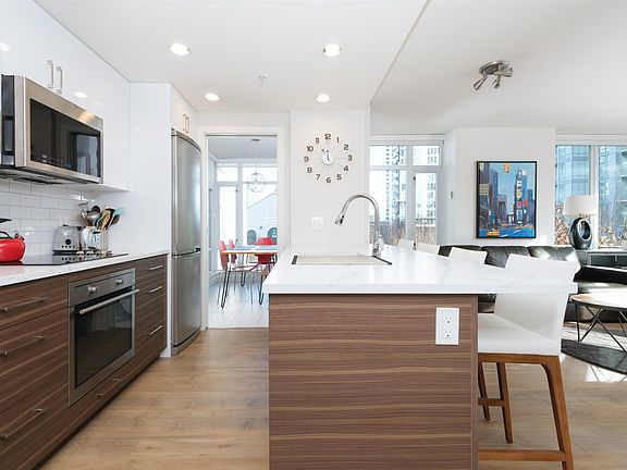 2nd image of 161 Georgia St W #501