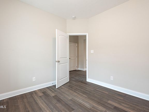 5th image of 4933 Creek Bank Dr