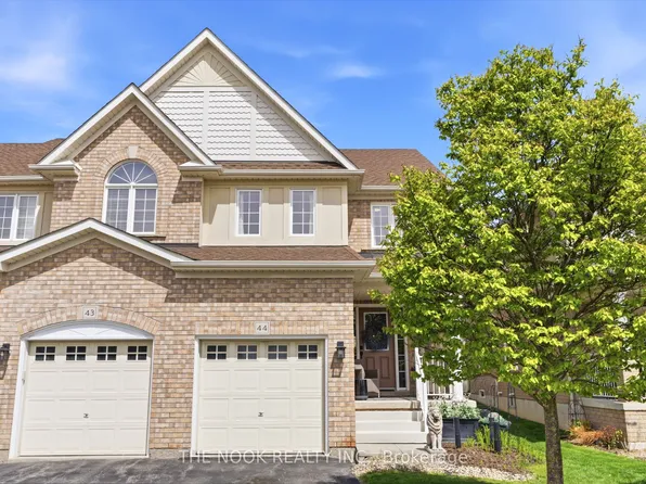 460 Woodmount Dr #44, Oshawa, ON L1K 0K3