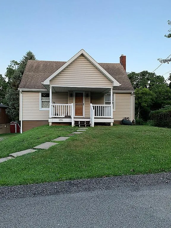 481 McCully St photo 1
