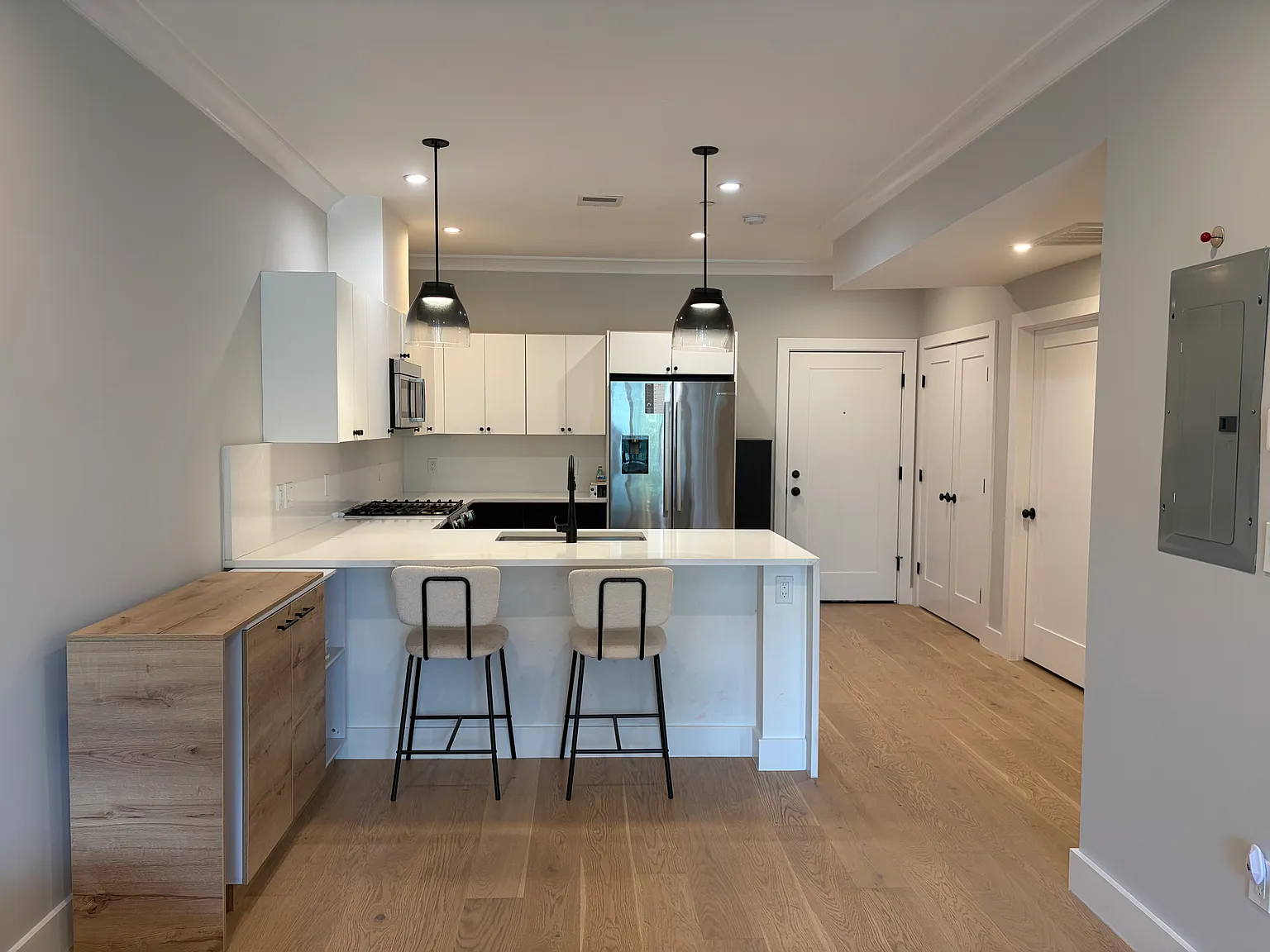 1 bed, 742 sqft, $3,350 — Photo 1